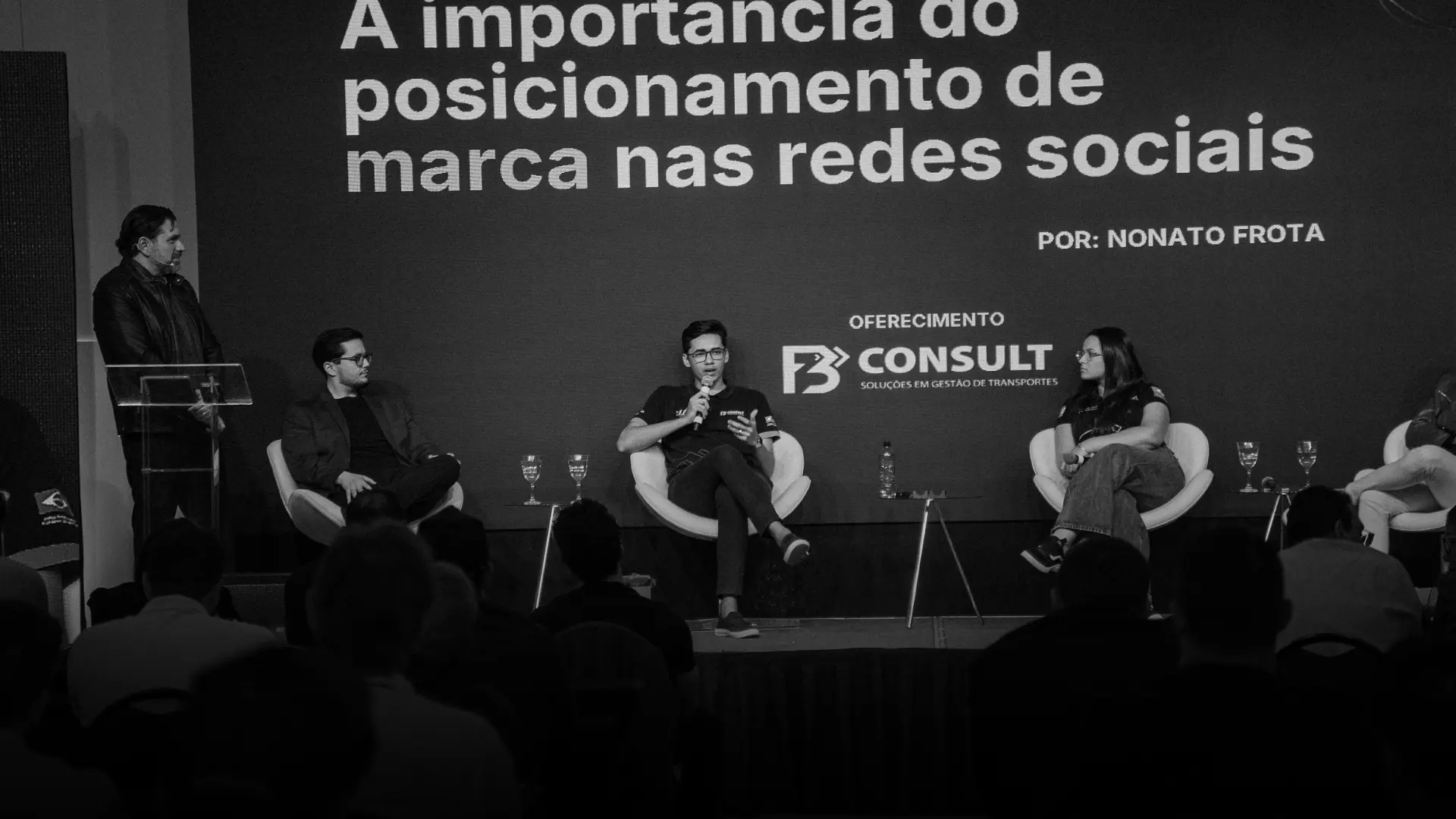 Isaque Feitosa em painel sobre posicionamento de marca nas redes sociais — FB Consult